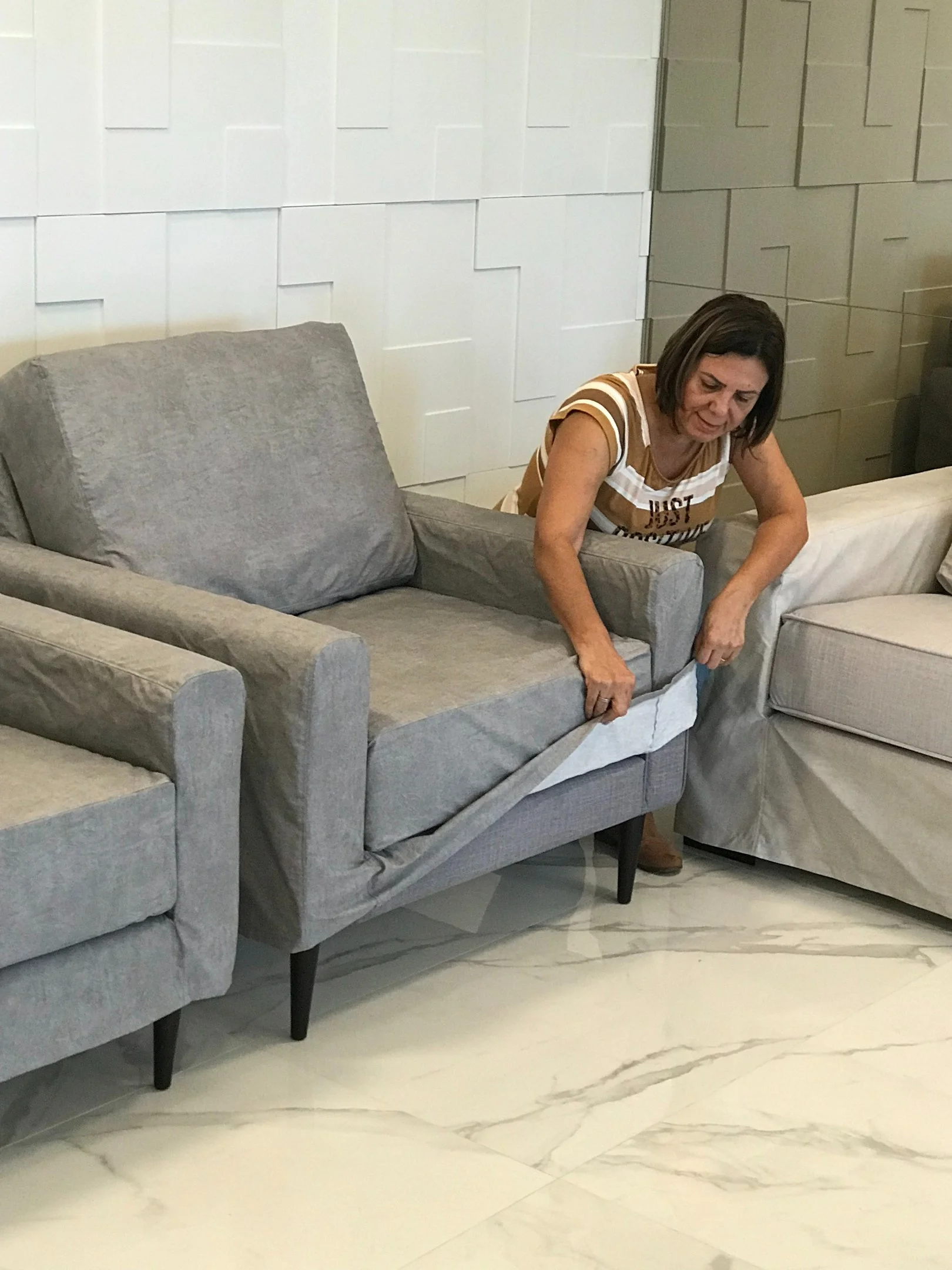 Poltrona com capa sob medida em linho