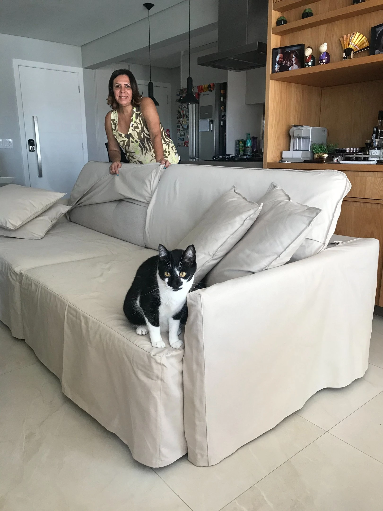 Sofá com capa impermeável instalada