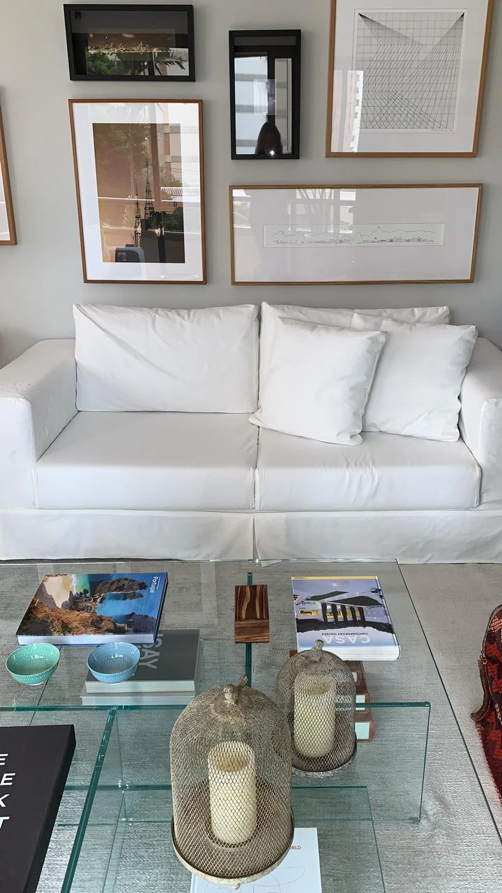 Sofá com capa impermeável instalada